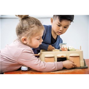 BIO garaż z 3 autami i kartonowe zabawki