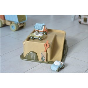 BIO garaż z 3 autami i kartonowe zabawki