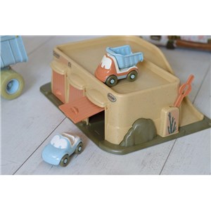 BIO garaż z 3 autami i kartonowe zabawki