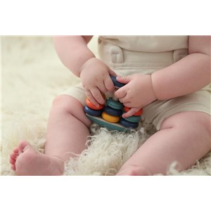 Grzechotka liczydło dla niemowlaka TOLO Bio 3m+