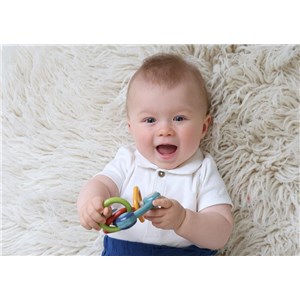 Grzechotka trójkątna dla niemowlaka TOLO Bio 3m+