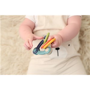 Grzechotka trójkątna dla niemowlaka TOLO Bio 3m+