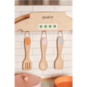 Drewniana kuchnia z akcesoriami