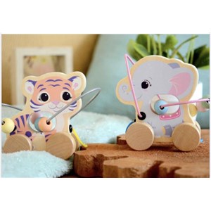 Drewniana zabawka na kółkach z przeplatanką MAŁPKA