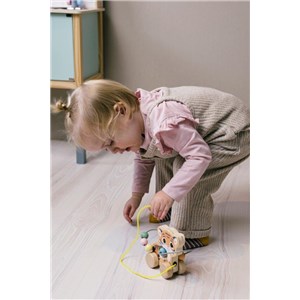 Drewniana zabawka na kółkach z przeplatanką MAŁPKA