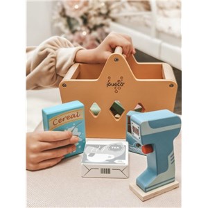 Drewniany kosz z zakupami i skanerem