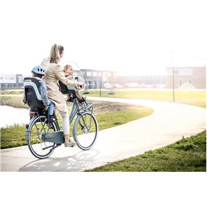 Fotelik row. Bobike GO na bagażnik Candy Pink