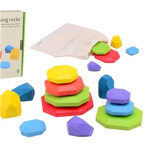 Drewniana tęczowa piramida z kamieni