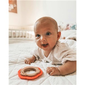 B-Gryzak drewniano-silikonowy Flower Pink