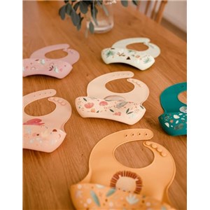 Śliniak silikonowy z kieszonką Lew SASSI